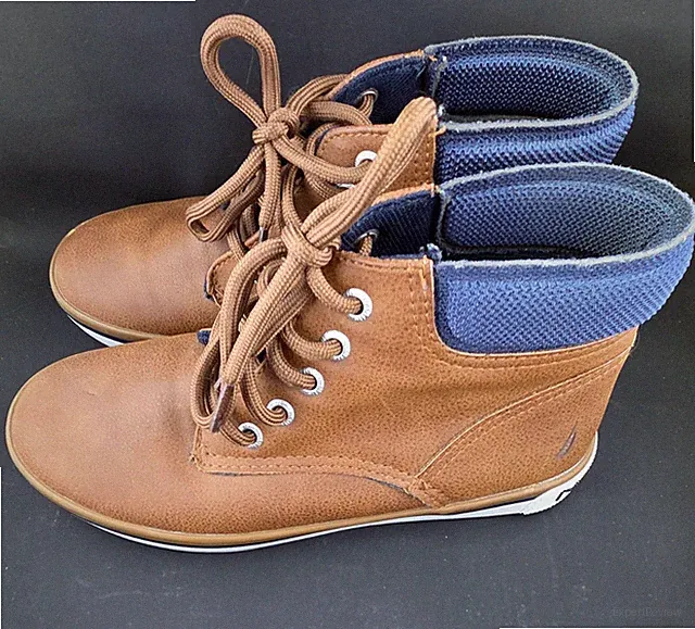 MINT! Nautica Big Kids Size 1 Hamun Style Padded Collar High-Top Boot FREE SHIP